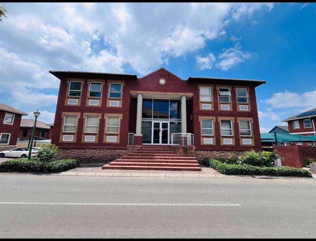 600M² OFFICE FOR SALE IN FOURWAYS